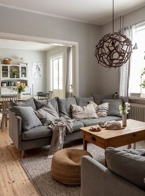 Swedish Living Room Scandinavian Style, Swedish Living Room, Living Room Scandinavian Style, Danish Living Room, Swedish Homes, Romantic Living Room, Swedish Interior Design, Swedish Cottage, Sweden House