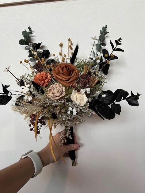 Dark Fall Flowers Wedding, White Fall Wedding Bouquets, Boho Grunge Wedding, Dark Colored Bouquet, Grunge Wedding Bouquet, Dark Boho Wedding Bouquet, Moody Bride Bouquet, Dark Academia Flower Bouquet, Small Dark Wedding Bouquet