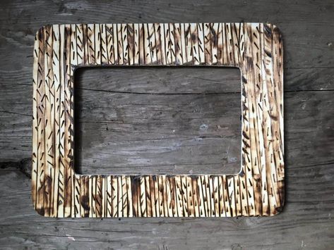 wood burned picture frame Wood Burning Gift Ideas, Burning Picture, Border Design Ideas, Wood Burn Ideas, Picture Frame Diy, Cute Picture Frames, Picture Frames Wall, Rustic Wood Crafts, Wood Burning Patterns Stencil