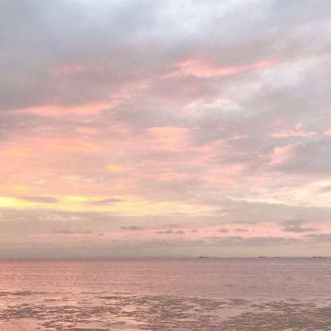 Female Of The Species, Pink Sunset, Pretty Sky, Pink Sky, Pretty Places, Sky Aesthetic, Beach Vibe, Pastel Aesthetic, Pink Aesthetic