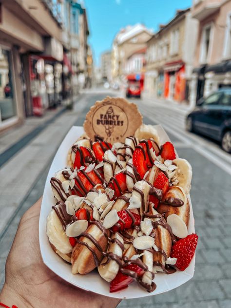 Our amazing mini pancakes with fresh strawberries,bananas and nutella Mini Pancakes Business, Mini Pancakes Ideas, Pancake Business, Food Truck Desserts, Mini Dutch Pancakes, Pancake Shop, Pancake Bar, Mini Waffles, Coffee Food Truck