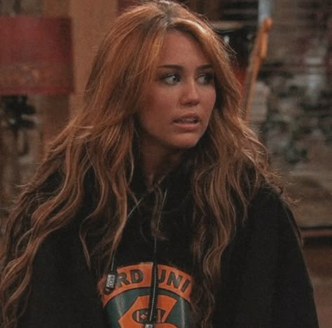 Hannah Montana Hair, Miley Cyrus 2012, Miley Cyrus Brown Hair, Miley Cyrus Hair, Jojo Levesque, Miley Stewart, Fall Hair Color For Brunettes, Caramel Hair, Long Brown Hair