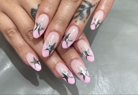 Pink And Silver Nail Designs, Chrome Star Nails, Pink Star Nails, White Oval Nails, Ibiza Nails, Pink Oval Nails, Chrome Star, Pink Stiletto Nails, Rock Nails