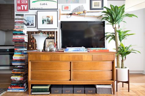 54 Things Absolutely Nobody Should be Storing, Anywhere Apartment Therapy House Tours, Clean Living Rooms, Tv Mounted, Weekend Projects, Best Books To Read, Wall Gallery, Winter House, Apartment Therapy, Credenza