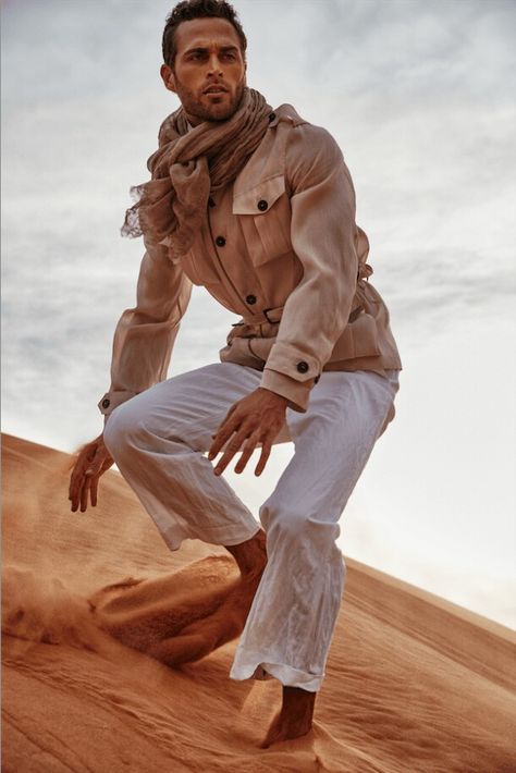 Desert Photography Model, Desert Outfit Ideas Dubai, Desert Fashion Editorial, Desert Outfit Ideas, Desert Photoshoot Ideas, Dubai Outfit, Desert Outfit, Filmmaking Inspiration, Desert Photoshoot