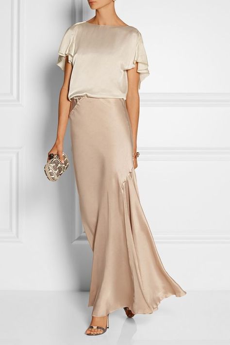 Givenchy Sandals, Satin Maxi Skirt, The Edwardian Era, Rose Skirt, Beige Outfit, Simply Chic, Jennifer Fisher, Matthew Williamson, Satin Maxi