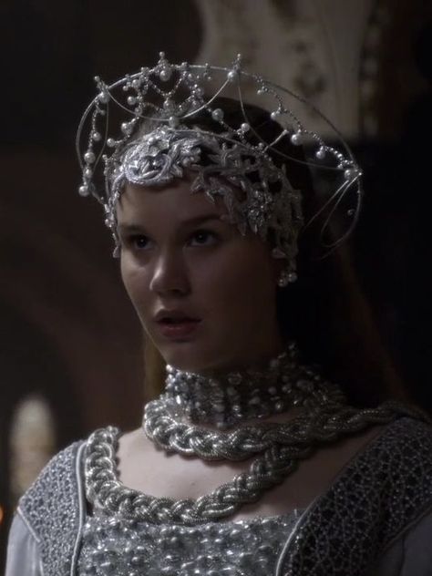 Tudor Series, The Tudors Tv Show, Tudor Fashion, Tudor Costumes, Pretty Costume, Anne Of Cleves, Joss Stone, Tudor Dynasty, History Queen