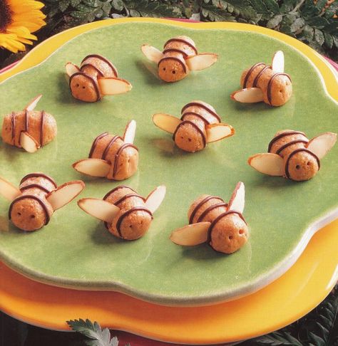 Bug Food, Bug Snacks, Bee Food, Food Garnish, Fingerfood Party, Food Art For Kids, Preschool Snacks, Amazing Food Art, Food Garnishes