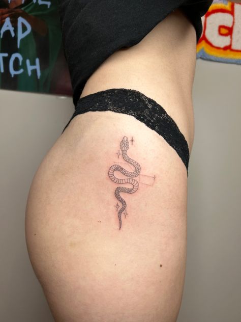 Small Thigh Tattoos, Small Snake Tattoo, Side Thigh Tattoos, Stomach Tattoos Women, Rib Tattoos For Women, Snake Tattoo Design, Hip Tattoos Women, Hand Poked Tattoo, Dope Tattoos For Women