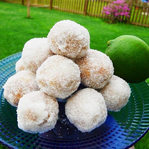 Tequila Margarita Balls !! 2024 Margarita Balls, Margarita Cake, Tequila Margarita, Rum Balls, Boozy Desserts, Cookie Ball, Melting White Chocolate, Orange Marmalade, Vanilla Wafers