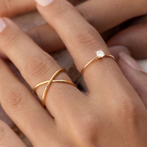 Gold Criss Cross Ring, Cross Ring Design, Gold Finger Rings Indian Traditional, Minimal Gold Ring Design, Classic Ring Design, Simple Ring Designs Gold, Gold Engagement Rings Indian, Sleek Rings, Ring Gold Design