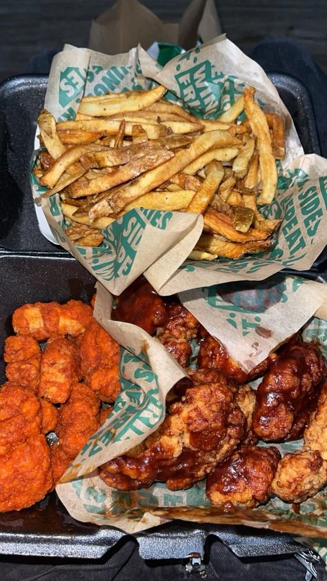 Wing Stop Aesthetic, Food Wingstop, Wingstop Aesthetic, Wings Stop, Wing Stop, America Food, Usa Food, Soul Food Dinner, Food Babe