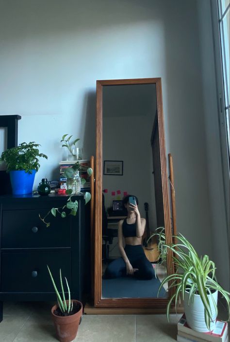 #plants #yoga #yogaoutfit #nike #plantroom #mirrorselfies #instagramstories Yoga Mirror Selfie, At Home Mirror Selfie, Home Mirror Selfie, Yoga Mirror, Home Mirror, Room With Plants, Yoga At Home, Oversized Mirror, Instagram Story