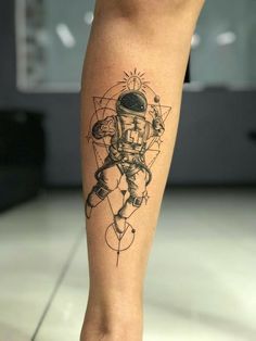 Science Tattoo Sleeve, Astronaut Tattoo Men, Space Man Tattoo, Astronaut Tattoo Design, Astronaut Tattoo Ideas, Space Tattoo Designs, Tattoo Astronaut, Astronaut Tattoos, Tattoo On Calf