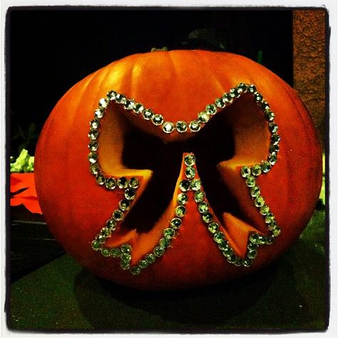 Cheer Pumpkin, Neat Crafts, Cute Pumpkin Carving, Pumpkin Carving Ideas, Painting Party, Pumpkin Ideas, Pumpkin Painting, Carving Ideas, Halloween Door