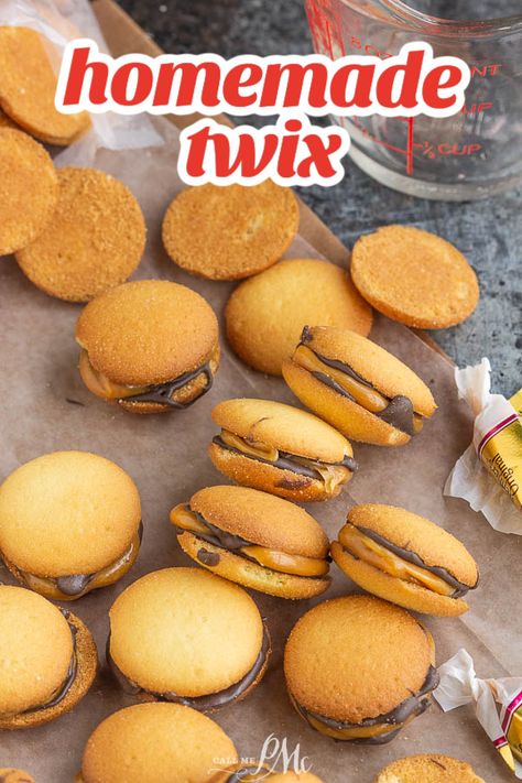 No Bake Homemade Twix with Vanilla Wafers tastes like Twix Candy Bars and, literally, takes minutes to make and will satisfy any craving! Vanilla Wafer Dessert, Vanilla Wafer Recipe, Adorable Desserts, Twix Candy, Vanilla Wafer, Twix Cookies, Candy Recipes Homemade, Wafer Cookies, Vanilla Cookies