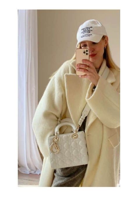 *20+ looks 2022* Aesthetic & classy Lady dior bag outfits Lady Dior Abc Bag Outfit, Lady Dior Small Outfit, Lady Dior Abc Bag, Lady Dior Bag Outfit, White Bag Outfit, Dior Bag Outfit, Miss Dior Bag, Dior Street Style, Balenciaga Cap