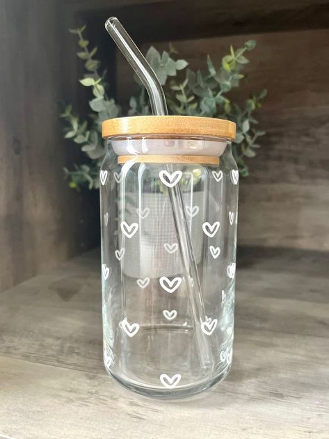 Cute Coffee Glass Cups, Cold Coffee Glass Cup, Cups Astethic, Glass Cup And Straw, Aesthetic Glass Tumbler, Cute Glass Cups With Straws, Cute Iced Coffee Cups, Cute Cups Aesthetic, Cute Glass Cup Designs