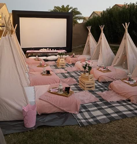 Mini Tents For Sleepovers, Camp Out Sleepover Party, Kids Sleep Over Ideas, Outdoor Party Ideas For Kids, Backyard Sleepover Ideas, Indoor Glamping Birthday Party, Cute Birthday Sleepover Ideas, Cute Sleepover Setup, Tent Ideas For Sleepovers