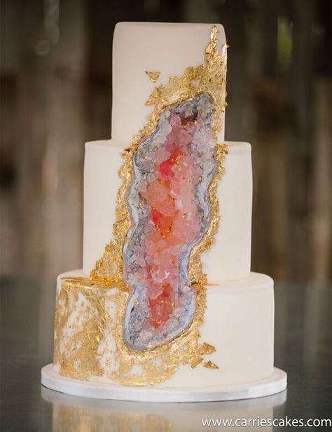 Proof That Geode Cakes Are The Crown Jewel Of All Wedding Trends Geode Wedding Cakes, Geo Cake, Unusual Wedding Cakes, Gold Leaf Cakes, Geode Cake Wedding, Geode Wedding, Geode Cake, Wedding Cake Tops, Unusual Wedding