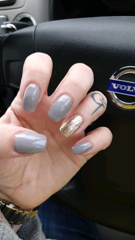 Gray Gold Nails, Gold And Grey Nails, Gray And Gold Nails, Gold And Silver Nail Designs, Grey And Gold Nails, Light Gray Nails, Silver Nail Designs, Grey Nail Designs, Copper Nails