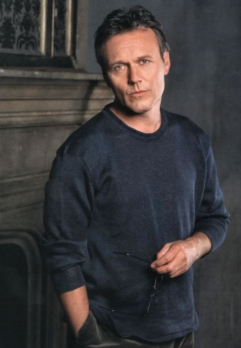 Always had a crush on Giles!  Looks like the Repo! set in the background.  Win Mark Of The Lion, Rupert Giles, Anthony Head, Btvs Angel, Angel Buffy, Buffy And Angel, Television Advertising, Buffy The Vampire Slayer Angel, Buffy Angel