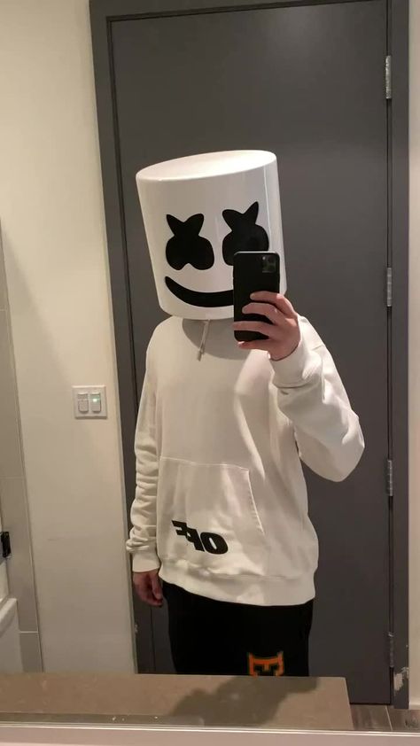 Chris Comstock, Edc Mexico, Marshmallow Pictures, Diablo Anime, Marshmello Dj, Marshmello Wallpapers, Indian Army Wallpapers, Joker Iphone Wallpaper, Boy Music