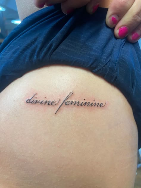 Divine Feminine Tattoo Collarbone, Divine Femininity Tattoo, Divine Feminine Neck Tattoo, Tumblr Tattoos Aesthetic, Divine Feminine Back Tattoo, Divine Tattoo, Divine Feminine Tattoo, Small Feminine Tattoos, Cross Tattoos For Women