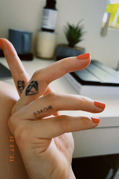 #tattoo #fingertattoo #amor Amore Finger Tattoo, Ring Finger Tatoo, Amor Fati Tattoo, Amor Tattoo, Finger Tattoos, Ring Finger, Fish Tattoos, Jesus Fish Tattoo, Tatting