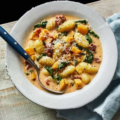 Slow-Cooker Creamy Sun-Dried Tomato Gnocchi with Delicata Squash & Spinach Tomato Gnocchi, Crockpot Recipes Ground Beef, Crockpot Recipes Chicken, Sun Dried Tomato Sauce, Eating Well Recipes, Meat Meals, Recipes Ground Beef, Delicata Squash, Pasta Gnocchi