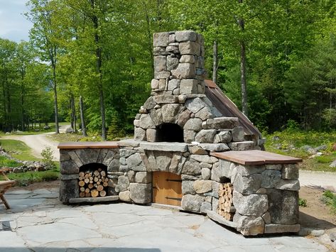 With a Forno Bravo Modular Oven Kit or Pompeii Brick Oven Plans, you can create an amazing wood fired pizza oven of your own! We provide the quality core -- you provide the vision!   Kudos to James Cubeddu and Josh Smart of NH for their excellent work on this oven build!   #DIYPizzaOven #StonePizzaOven #OvenKits #MasterMason #Woodfiredpizza #FornoBravo #PompeiiPlans Built In Pizza Oven Outdoor, Outdoor Wood Fired Oven, Diy Outdoor Pizza Oven, Outdoor Brick Oven, Diy Brick Oven, Home Made Wood Fire Pizza Oven, Rustic Outdoor Fireplaces, Stone Wood Fired Pizza Oven, Pizza Oven Fireplace