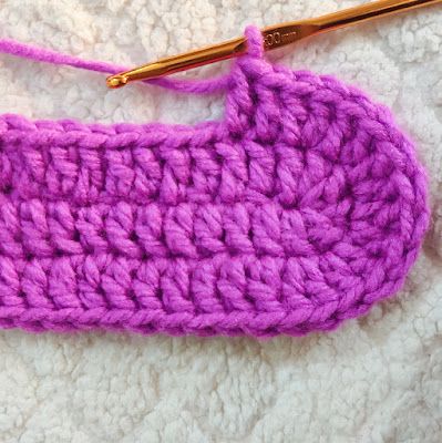 Crochet Basket Oval, Crochet Oblong Basket Free Pattern, Small Crochet Baskets Free Patterns, Oval Crochet Basket Pattern Free, Crochet Oval Basket, Crochet Oval Pattern, Hand Crocheting, Hdc Crochet, Easy Crochet Basket Pattern