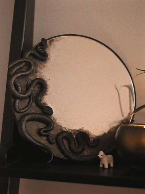 Picture of a round mirror with black snakes is a fast Halloween DIY that will look striking and spooky Diy Halloween Mirror Ideas, Diy Goth Painting, Diy Goth Mirror, Medusa Bedroom, Snake Mirror Diy, Halloween Mirror Diy, Halloween Mirror Decor, Custom Mirrors Diy, Goth Bathroom Ideas