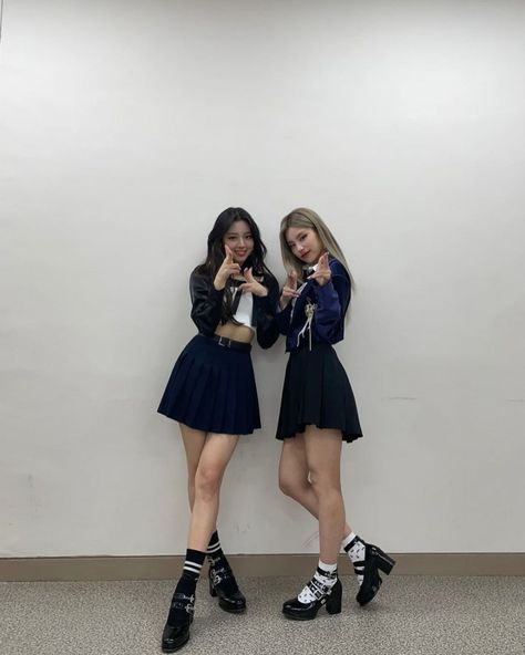 Yuna Yeji, Kpop Outfits, Kpop Fashion, Favorite Dress, Instagram Update, Pop Group, South Korean Girls, K Pop, Skater Skirt