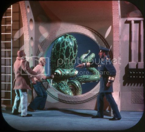 Disney and more: Rare 1954 20000 Leagues Under the Sea View-Master Pictures Leviathan Sea Monster, Under The Sea Artwork, Under The Sea Pictures, 20000 Leagues Under The Sea, Nautilus Submarine, Vintage Toys 1970s, Cool Views, High Contrast Lighting, Crocodile Cartoon