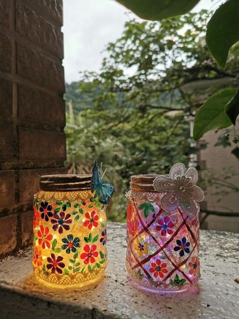 Painting On Jars Glass Bottles, Painting Glass Jars, Glass Painting Patterns, Glass Painting Designs, Glass Bottle Diy, Diy Glass Bottle Crafts, Jar Art, Diy Jar Crafts, Painting Glassware