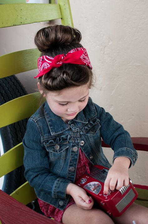 Disfraz Rock And Roll, Greaser Girl, Sibling Costume, Cotton Eyed Joe, City Portrait, Retro Outfit, 3 Birthday, Birthday Pics, Rockabilly Hair