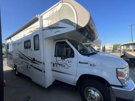 Used 2018 Winnebago Minnie Winnie 26A For Sale in Katy, TX - 5033321056 - RV Trader Winnebago Minnie, Double Door Refrigerator, Class C Rv, Rv Trader, Used Rvs, Katy Tx, Gas Mileage, Rvs For Sale, Rv For Sale