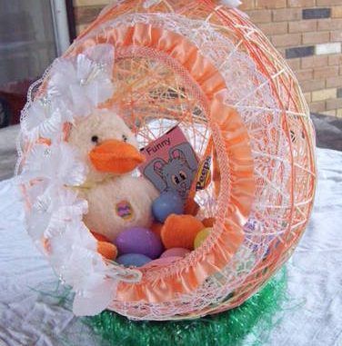 String Easter Basket, Easter Egg Baskets, Handmade Easter Basket, Egg Baskets, Functional Crafts, Decorating Easter Baskets, Easter Egg Basket, Mini Treats, Easter Basket Diy