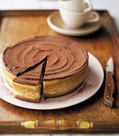 Mocha-cake Chocolate And Coffee, Baked Cheesecake, Cookie Base, Coffee Cheesecake, Cake Delicious, Baked Cheesecake Recipe, Delicious Magazine, Chocolate Cheese, Chocolate Topping