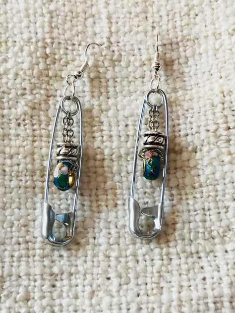 Safety Pin Crafts, Safety Pin Jewelry, Safety Pin Earrings, Diy Wire Jewelry, Safety Pins, Recycled Jewelry, Homemade Jewelry, Handmade Wire Jewelry, Funky Jewelry