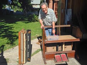 Organ Repurpose Ideas, Repurposed Pump Organ, Upcycled Organ, Pump Organ Repurpose, Repurposed Organ, Piano Upcycling, Pump Organ, Hammond Organ, Upcycled Ideas