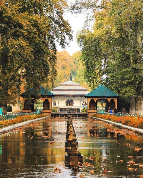 Mughal Garden Kashmir, Kashmir Itinerary, Kashmiri Culture, Kashmir Photos, Mughal Garden, Beautiful Views Nature, Views Nature, Black Living Room Decor, India Architecture