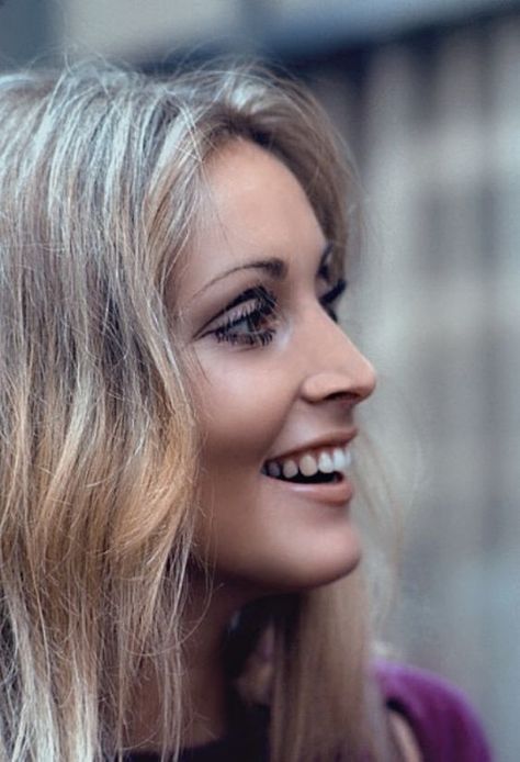 Tate Makeup, Sharon Tate Makeup, Lady Gaga Pictures, Tate Gallery, Sharon Tate, Olivia Newton John, Elizabeth Taylor, Golden Age Of Hollywood, Iconic Women