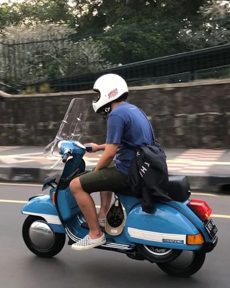 𝐏𝐗𝐒𝐐𝐔𝐀𝐃𝐈𝐍𝐃𝐎𝐍𝐄𝐒𝐈𝐀 (@pxsquadindonesia) posted on Instagram • Jul 20, 2020 at 9:30am UTC Scooter Aesthetic, Piaggio Scooter, Classic Vespa, Retro Scooter, Vespa Retro, Vespa Px, Riding A Bicycle, Retro Bike, Bike Photography