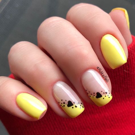 Yellow Nails With Black Design, 2024 Yellow Nails, Yellow Heart Nails, Black And Yellow Nails Design, Yellow Gel Nail Designs, Yellow And Black Nails Design, Nails Yellow And Black, Black Yellow Nails, Yellow Black Nails