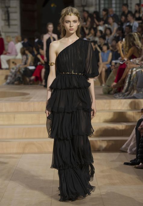 Valentino FW 2015 Valentino Haute Couture, فستان سهرة, 인물 사진, Mode Inspiration, Couture Collection, Beautiful Gowns, Couture Fashion, Look Fashion, Runway Fashion