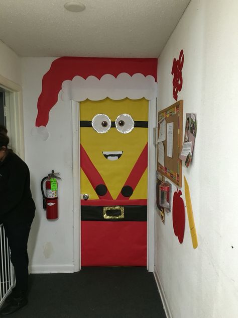 Minion Christmas door decoration Minion Christmas Door, Christmas Door Decorations Classroom, Minion Door Decorations, Minion Door, Minion Classroom, Minion Decorations, Door Decorations Classroom Christmas, Minion Christmas, Christmas Door Decorating Contest