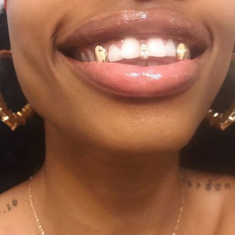 Girls With Grills, Mouth Grills, Girl Grillz, Pretty Teeth, Grillz Teeth, Diamond Teeth, Dope Jewelry Accessories, Gap Teeth, Grills Teeth