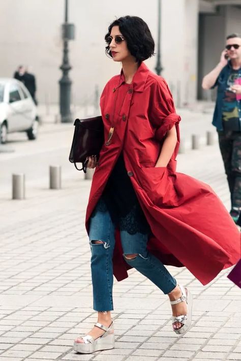 Woman In Red, Diana Penty, Walking Down The Street, Sonam Kapoor, Women Street, Blair Waldorf, Olivia Palermo, Red Coat, Fashion Business